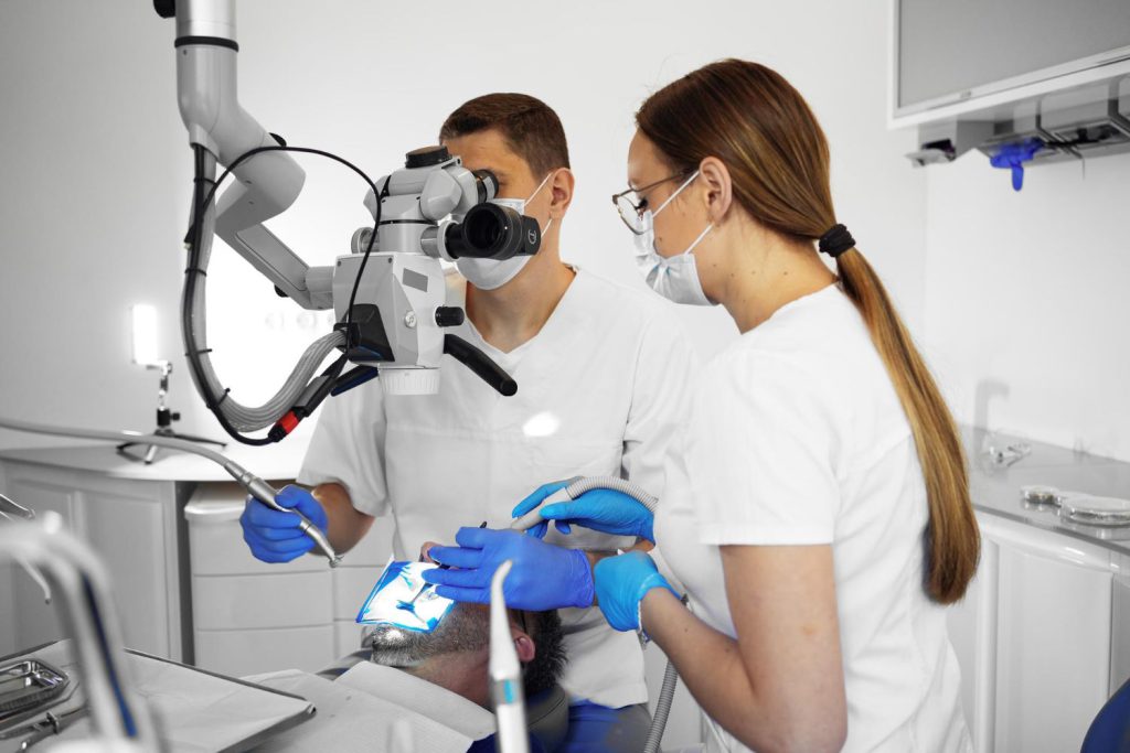 W ostatnich latach gigantyczne postępy w dziedzinie stomatologii umożliwiły wprowadzenie nowoczesnych technologii do gabinetów dentystycznych