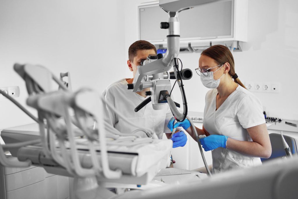 W ostatnich latach gigantyczne postępy w dziedzinie stomatologii umożliwiły wprowadzenie nowoczesnych technologii do gabinetów dentystycznych