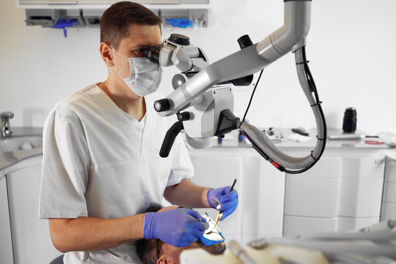 Jak mikroskopowa stomatologia zmienia oblicze dentystyki?