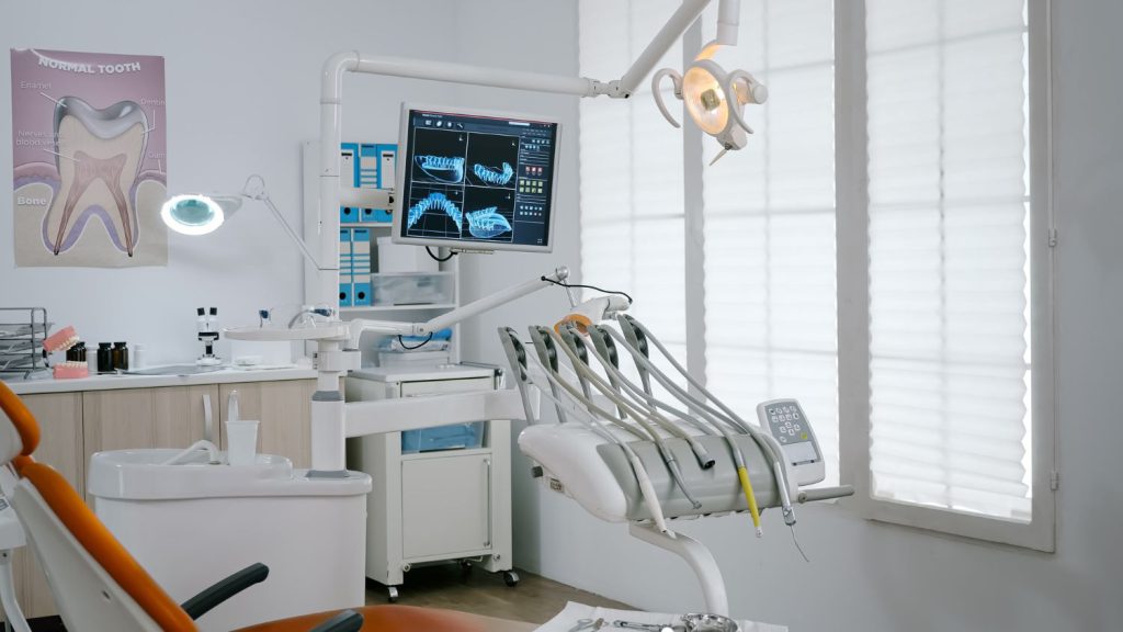 Tradycyjne metody leczenia kanałowego mogą wydawać się przestarzałe wobec nowoczesnych technik endodontycznych, które oferują większą precyzję i skuteczność